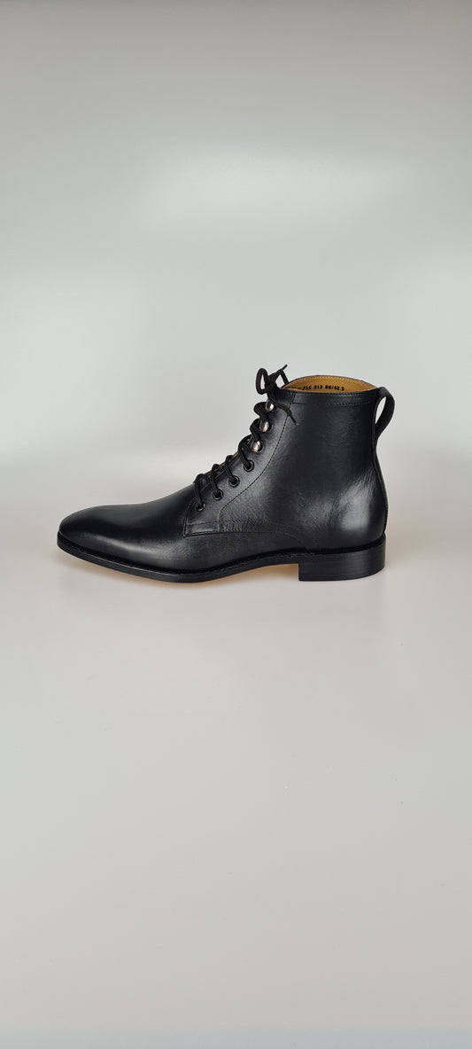Schnürstiefel schwarz